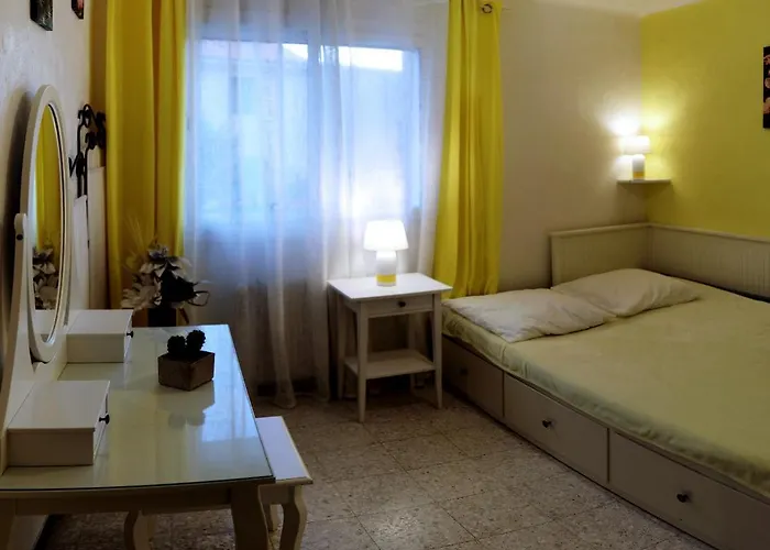 Mas Montebello Nyaraló